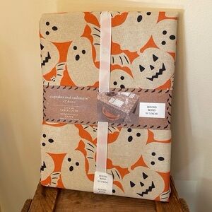 Cupcakes & Cashmere Round Tablecloth